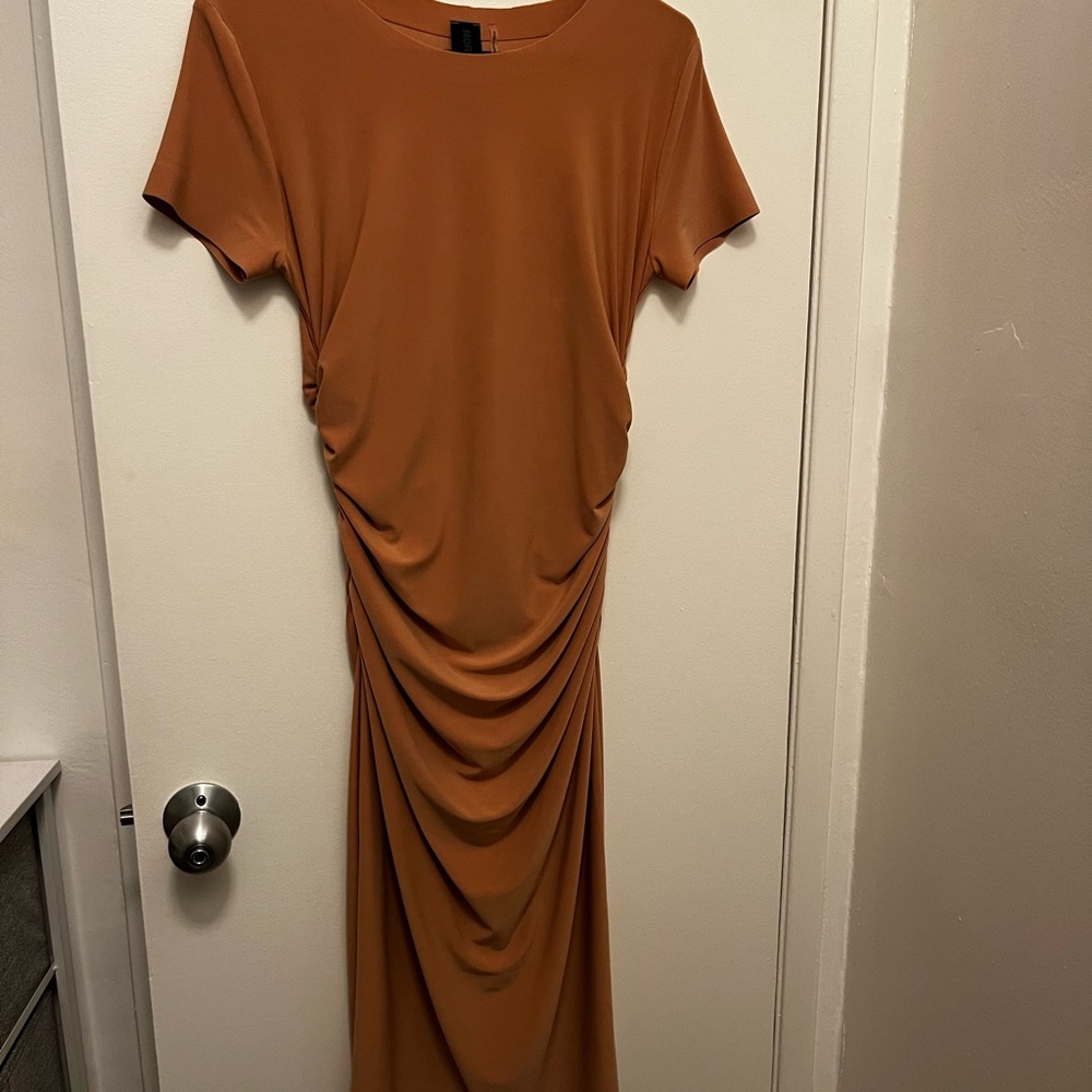 Norma Kamali Orange Ruched Sheath Dress Knee-Length Short Sleeve